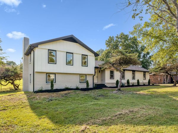 1284 Cheyenne Blvd, Madison, TN 37115