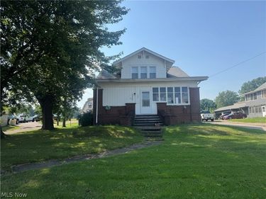 521 S Prospect Avenue S, Hartville, OH 44632