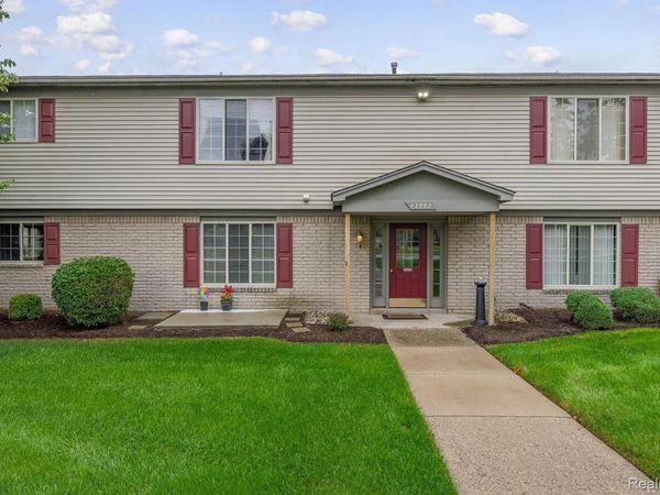 43992 freeway dr, Unit 94, Sterling Heights, Mi 48313