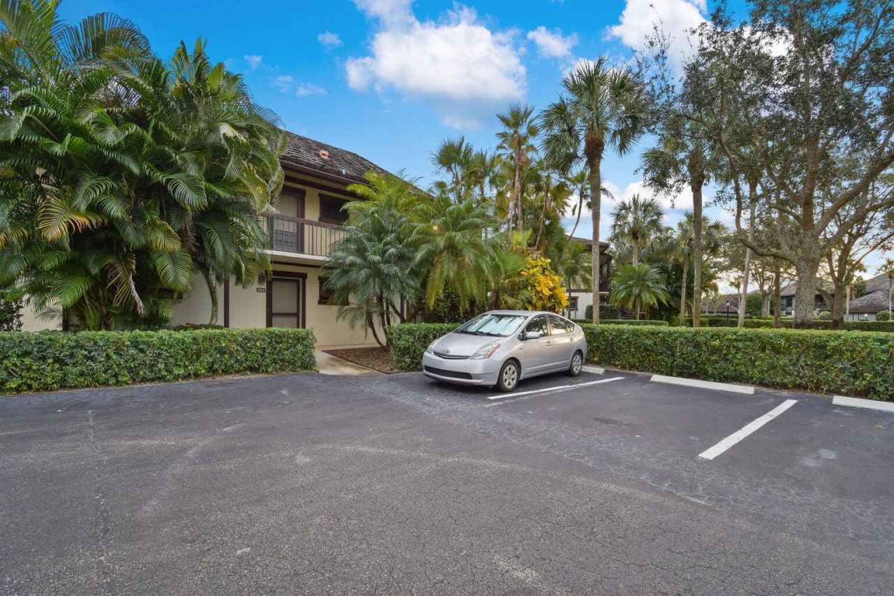 13334 Polo Club Road, Unit 250, Wellington, FL 33414 Photo