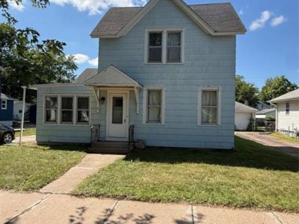 2416 4th Street, Eau Claire, WI 54703