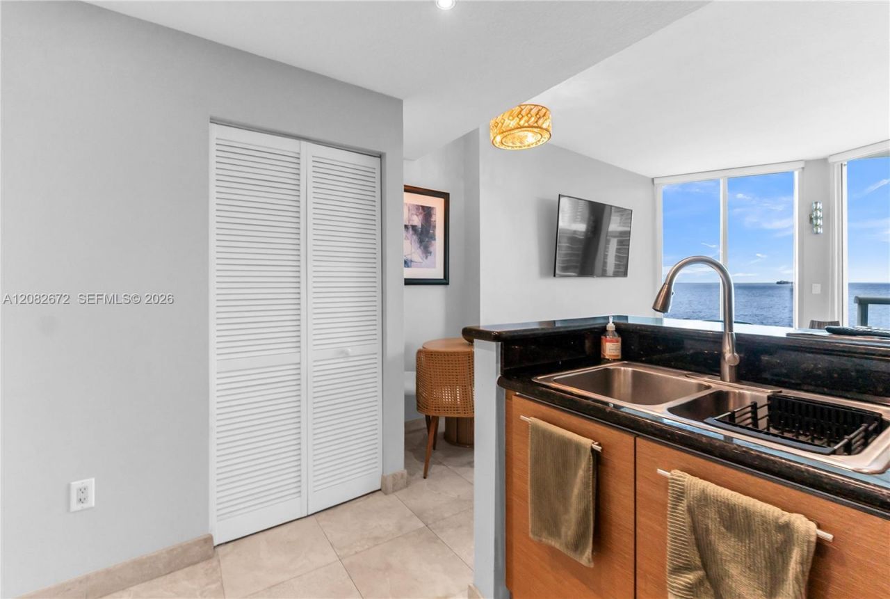 6515 E Collins Ave, Unit 1504, Miami Beach, FL 33141 Photo
