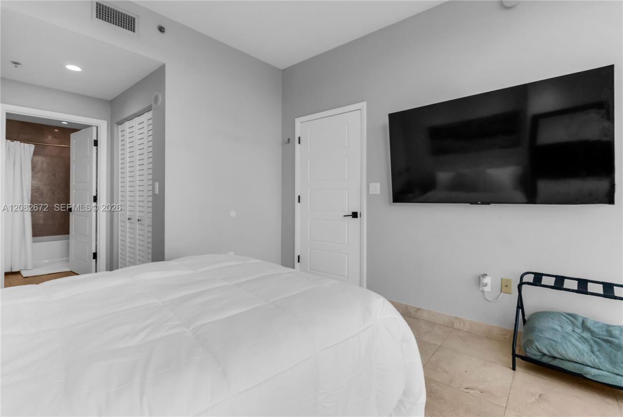 6515 E Collins Ave, Unit 1504, Miami Beach, FL 33141 Photo