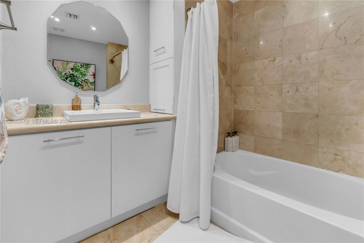 6515 E Collins Ave, Unit 1504, Miami Beach, FL 33141 Photo