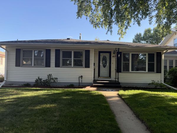  407 W 13th Ave, Mitchell, SD 57301