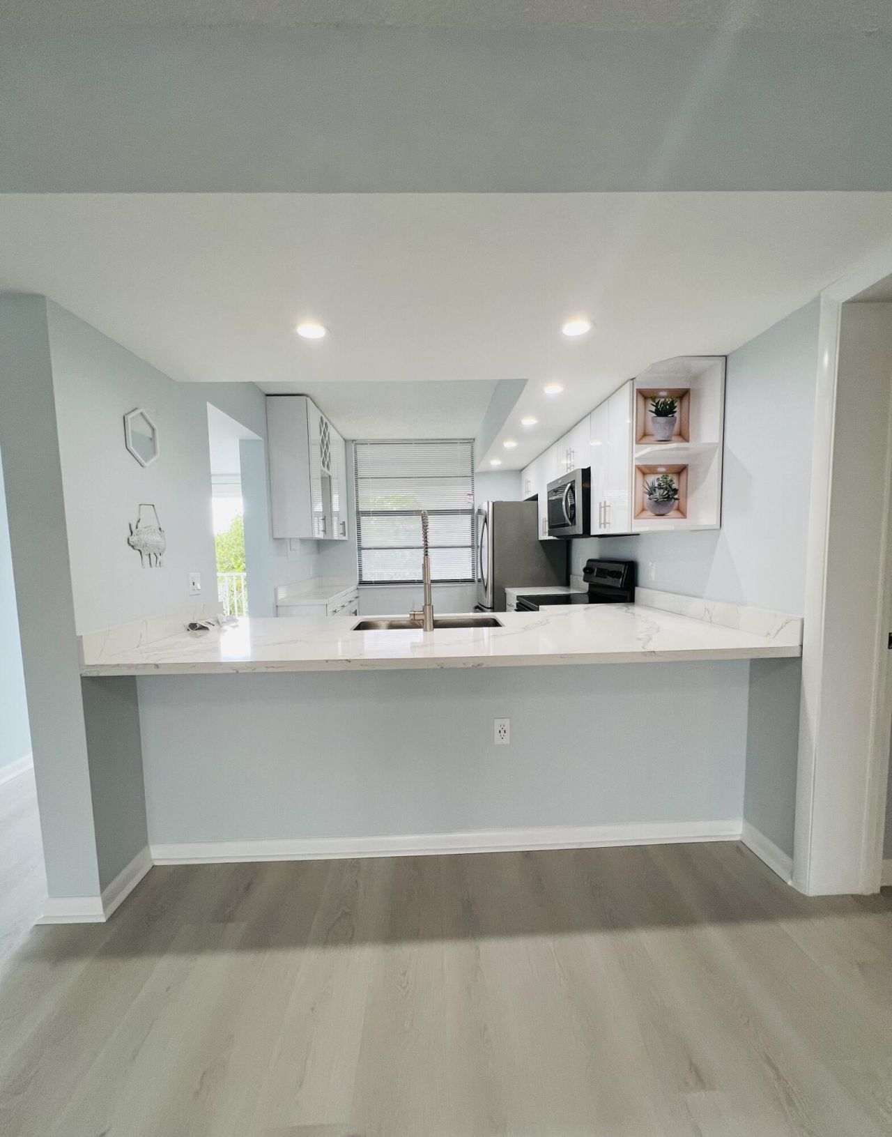 3635 Whitehall Drive, Unit 404, West Palm Beach, FL 33401 Photo