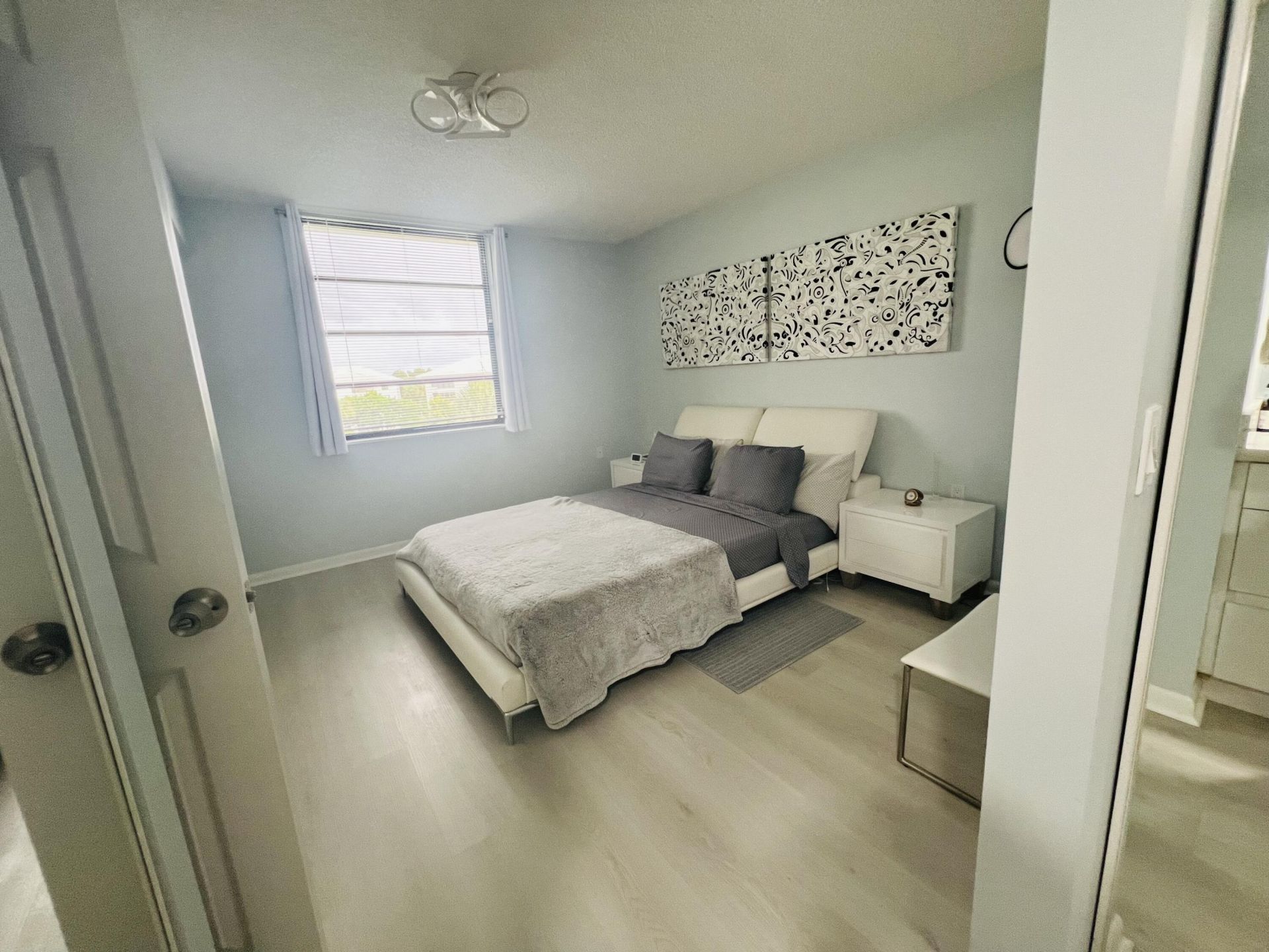 3635 Whitehall Drive, Unit 404, West Palm Beach, FL 33401 Photo