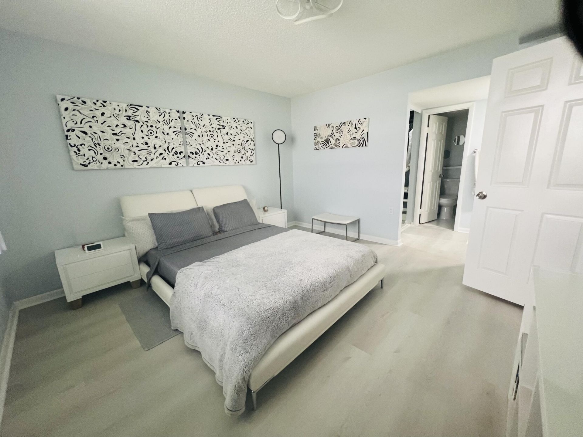 3635 Whitehall Drive, Unit 404, West Palm Beach, FL 33401 Photo