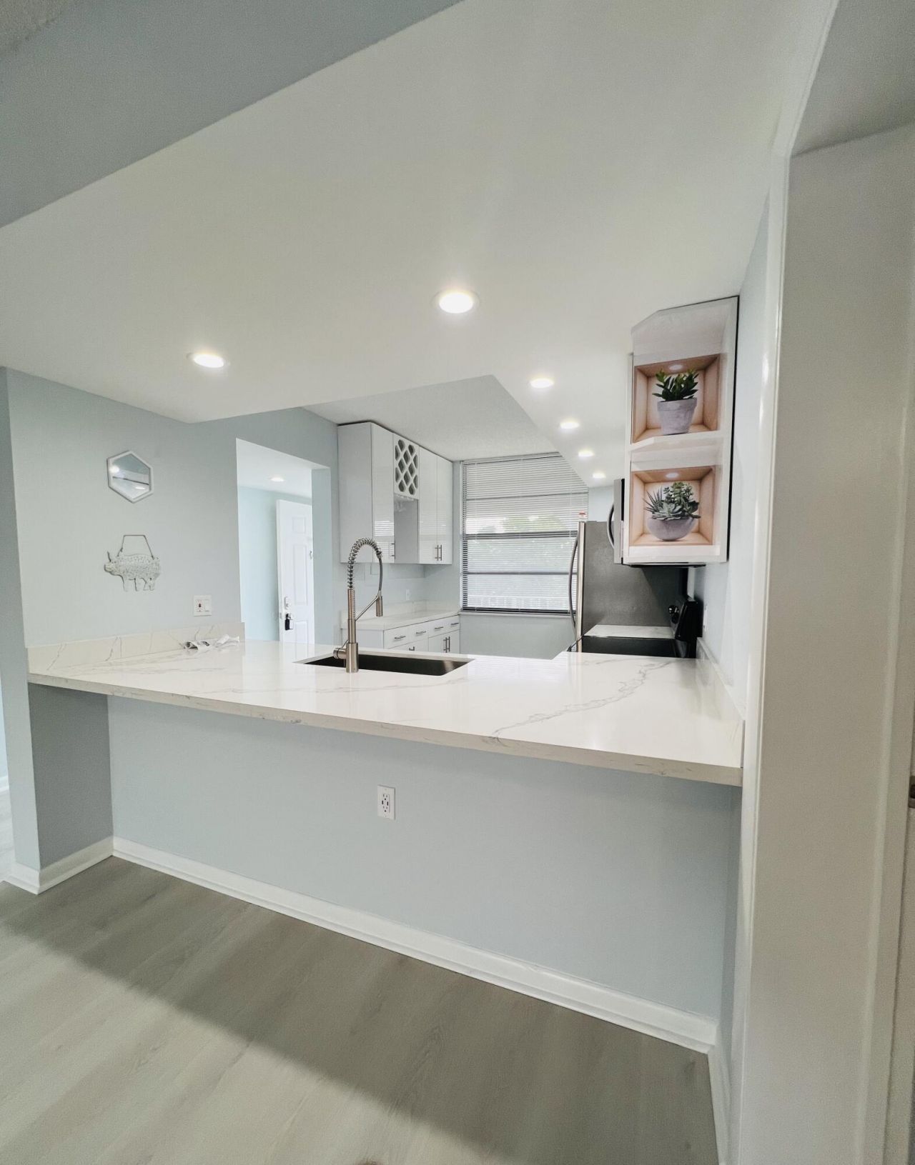 3635 Whitehall Drive, Unit 404, West Palm Beach, FL 33401 Photo