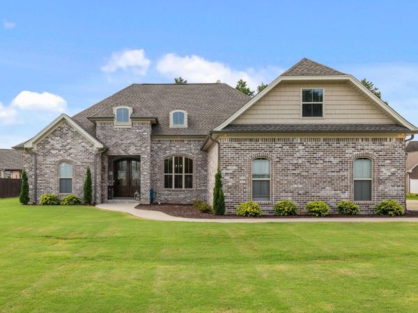 609 Commons St W, Tuscumbia, AL 35674