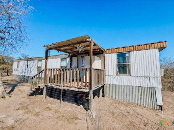822 E Fannin Street , Goliad, TX 77963