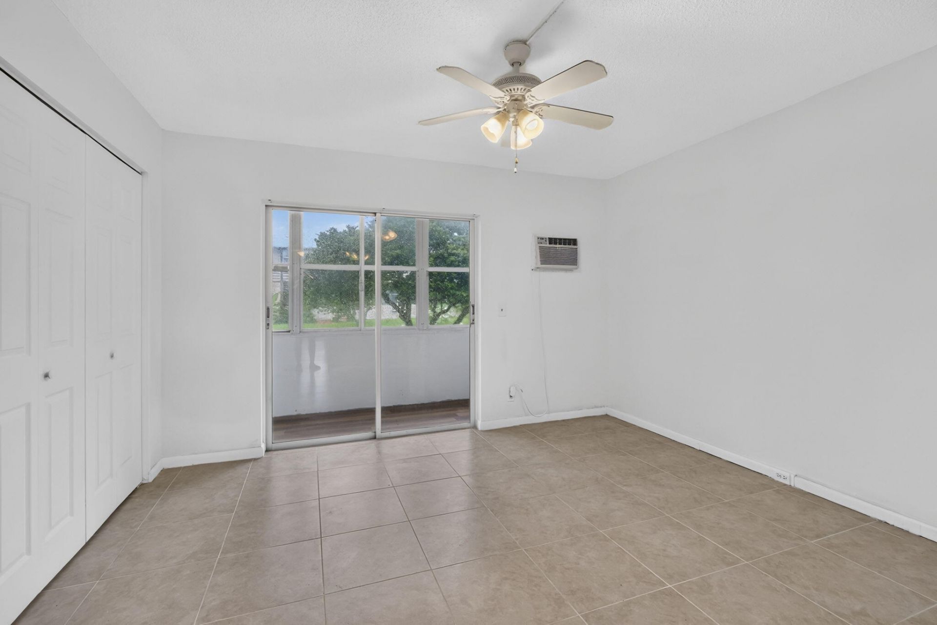 210 Canterbury J, Unit 1, West Palm Beach, FL 33417 Photo