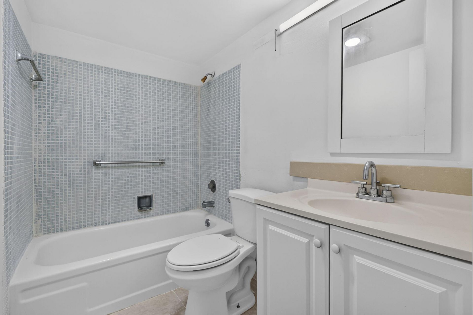 210 Canterbury J, Unit 1, West Palm Beach, FL 33417 Photo