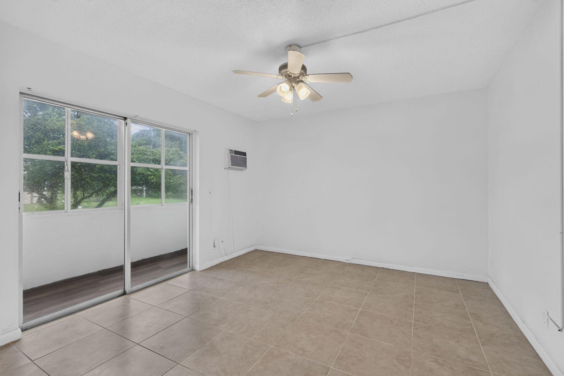 210 Canterbury J, Unit 1, West Palm Beach, FL 33417 Photo
