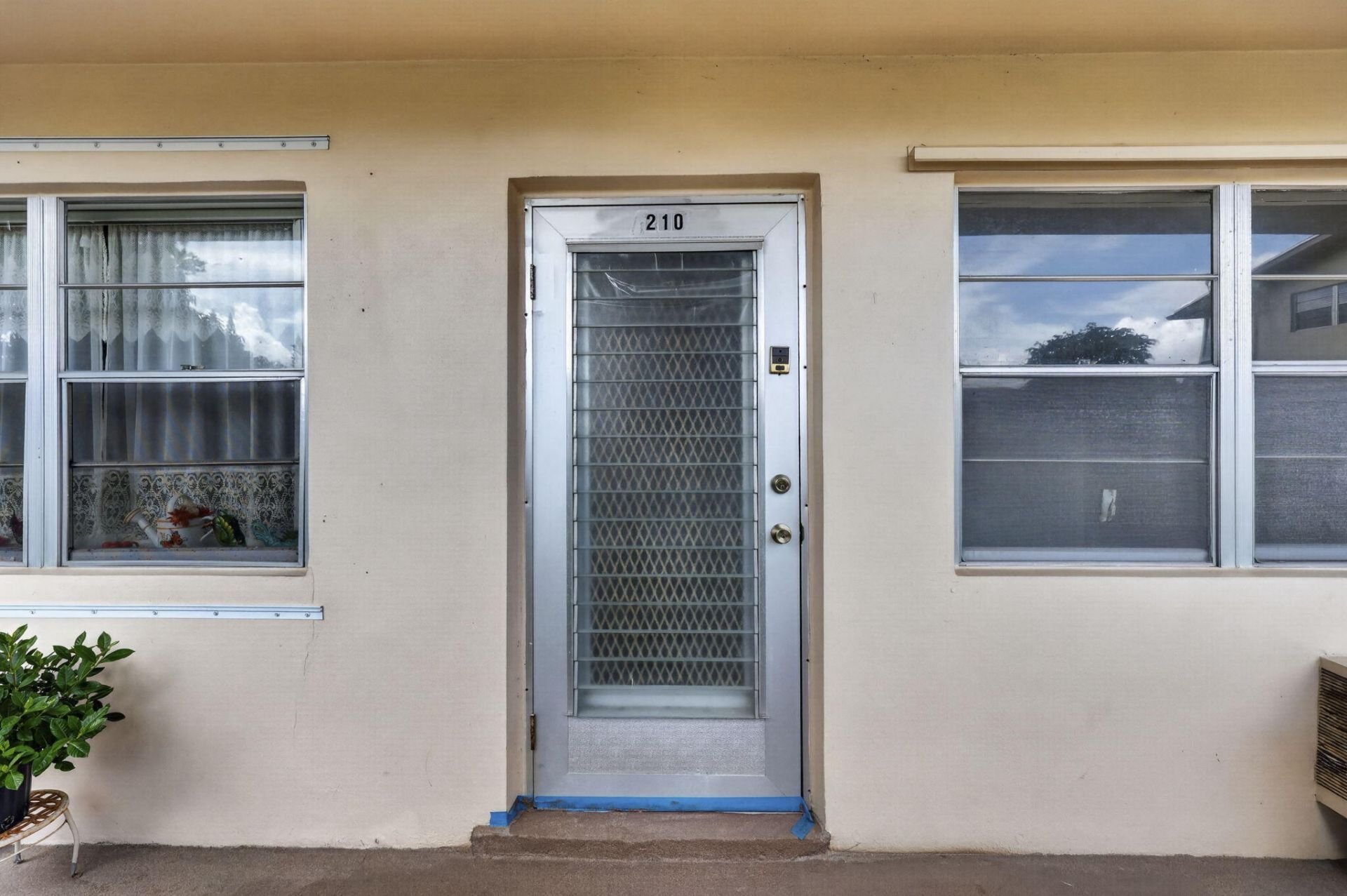 210 Canterbury J, Unit 1, West Palm Beach, FL 33417 Photo