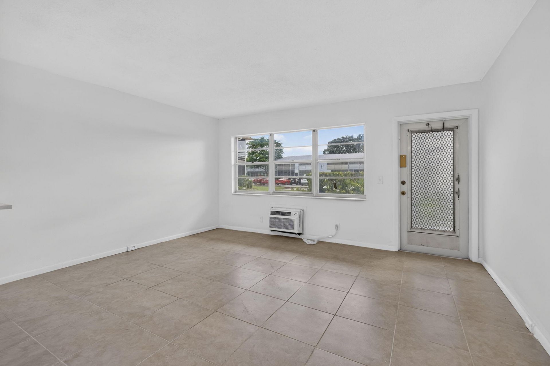 210 Canterbury J, Unit 1, West Palm Beach, FL 33417 Photo