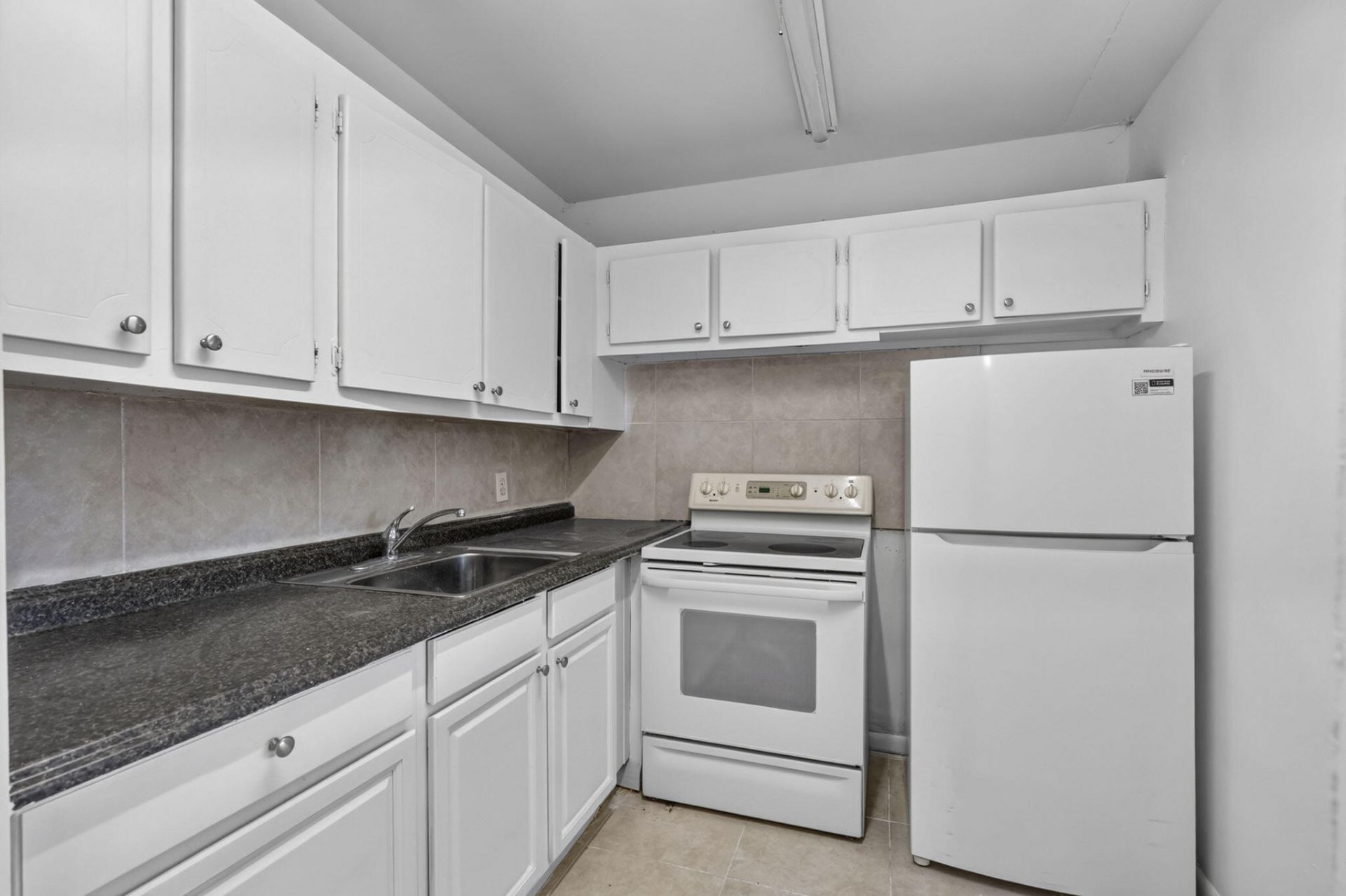 210 Canterbury J, Unit 1, West Palm Beach, FL 33417 Photo