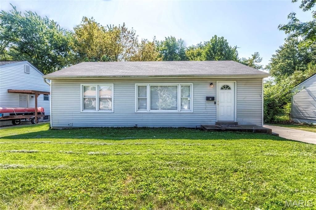 20 La Venta Drive, Florissant, MO 63031 Main Photo