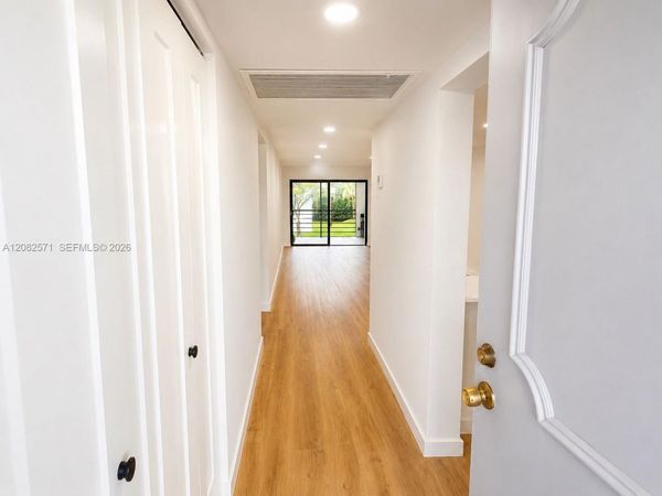 9233 SW 8th St , Unit 207, Boca Raton, FL 33428