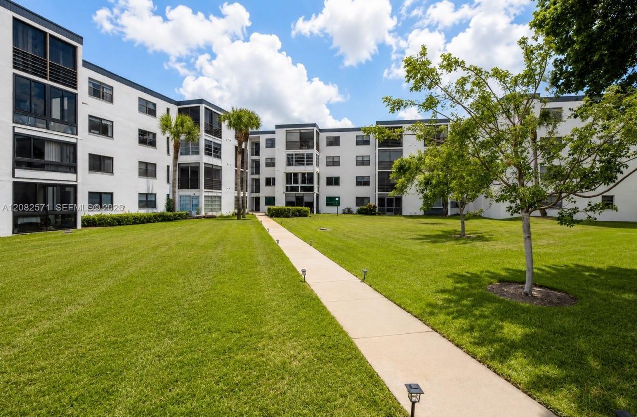 9233 SW 8th St , Unit 207, Boca Raton, FL 33428 Photo