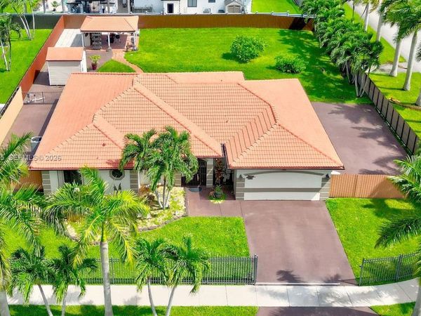 13203 SW 205th Ln , Miami, FL 33177