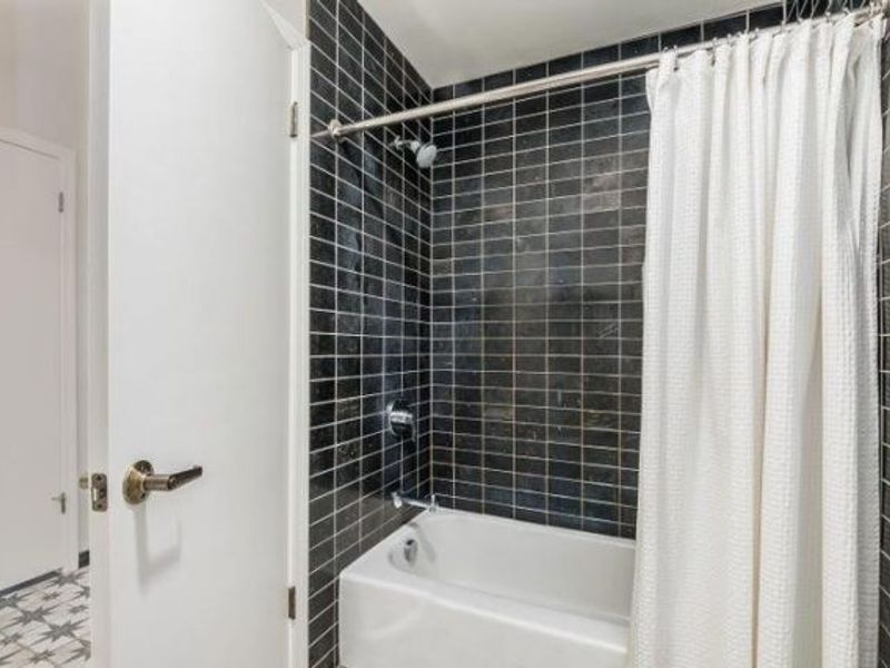 2802 Churchill Drive, Unit 33, Columbus, OH 43221 Photo 11