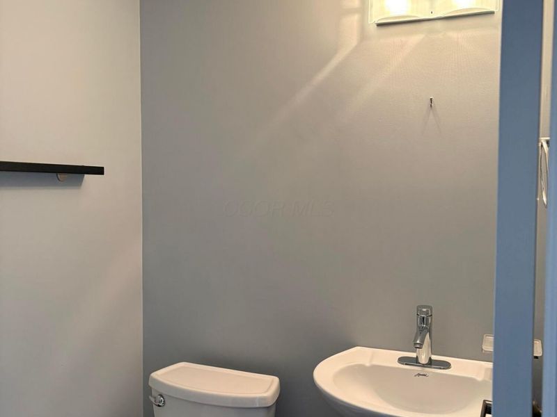 2802 Churchill Drive, Unit 33, Columbus, OH 43221 Photo 6