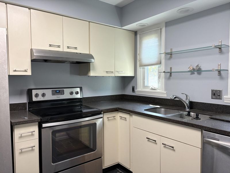 2802 Churchill Drive, Unit 33, Columbus, OH 43221 Photo 8