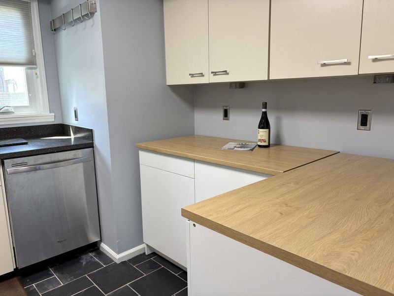 2802 Churchill Drive, Unit 33, Columbus, OH 43221 Photo 9
