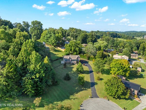 1580 Pin Oak Drive, Morristown, TN 37814