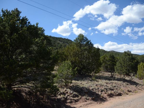 84 N Mountain Road, Edgewood, NM 87015