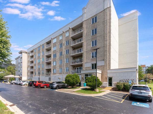 2030 Saint Regis Drive, Unit 412, Lombard, IL 60148