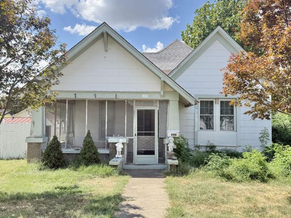 600 4th Street , Monett, MO 65708