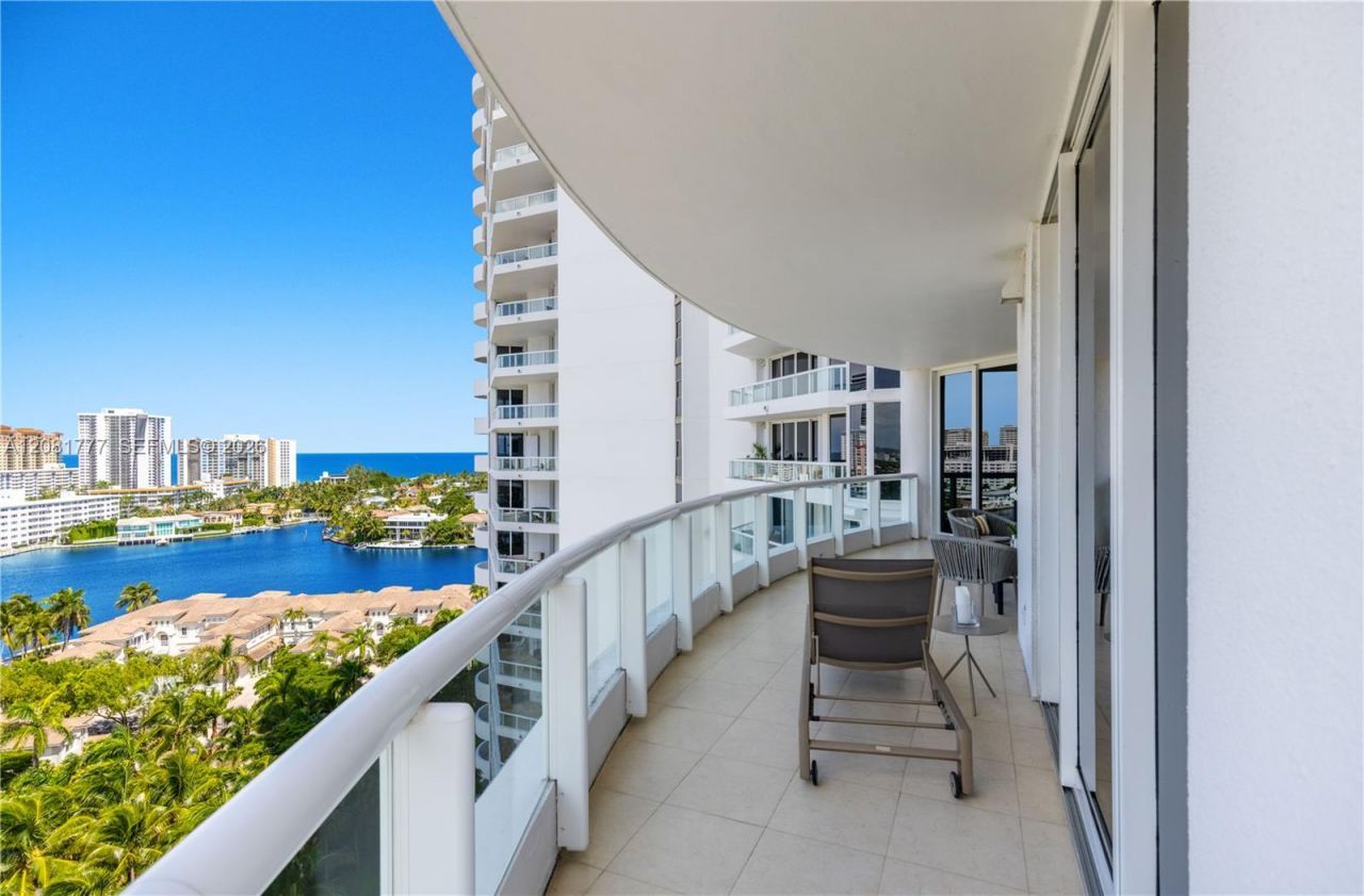 21200 NE Point Pl , Unit 1404, Aventura, FL 33180 Photo