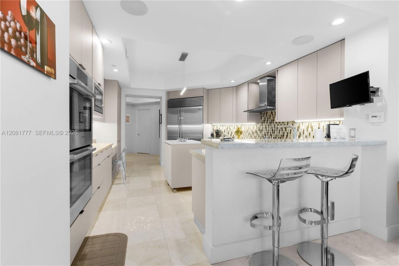 21200 NE Point Pl , Unit 1404, Aventura, FL 33180 Photo