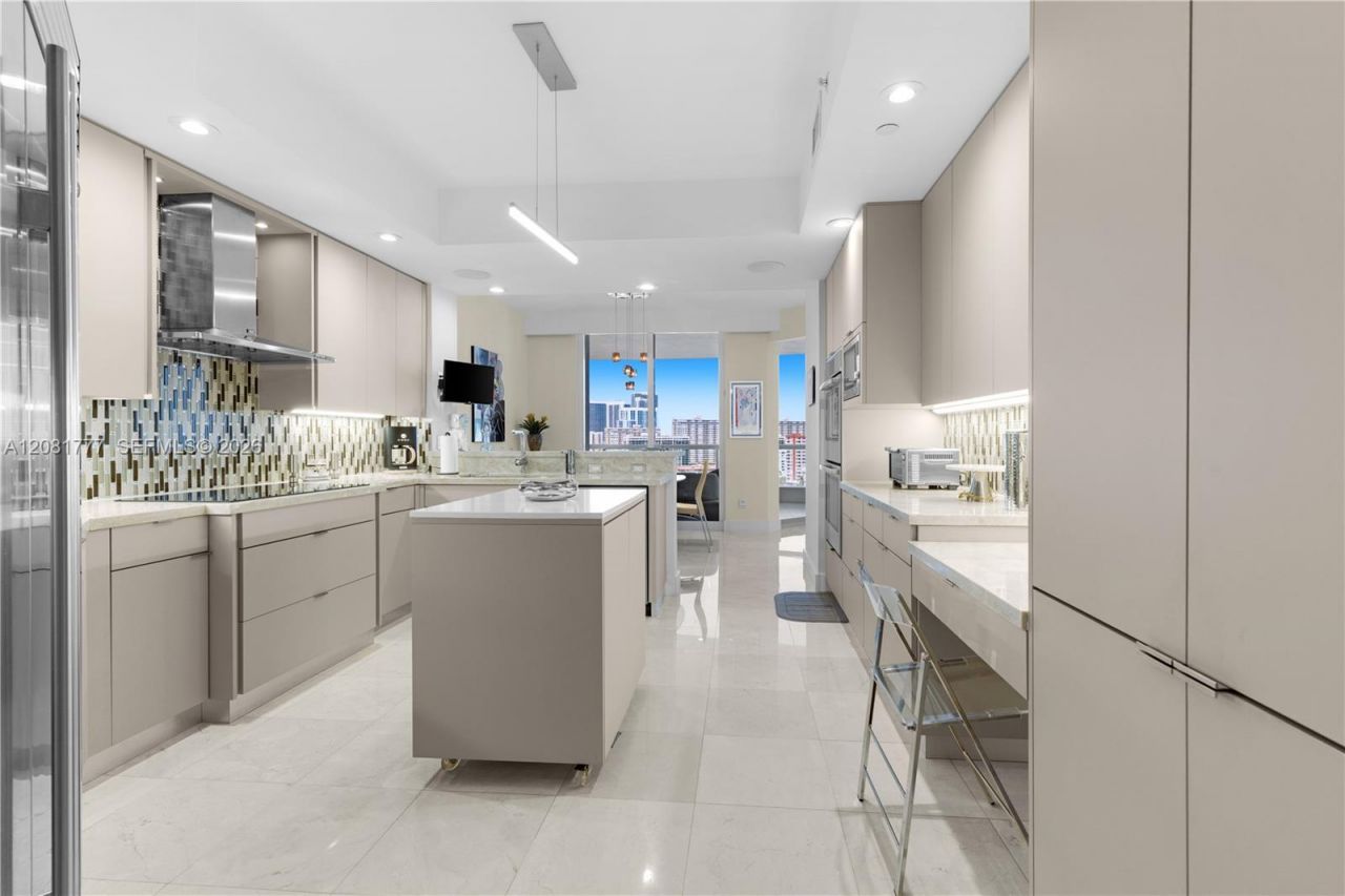 21200 NE Point Pl , Unit 1404, Aventura, FL 33180 Photo