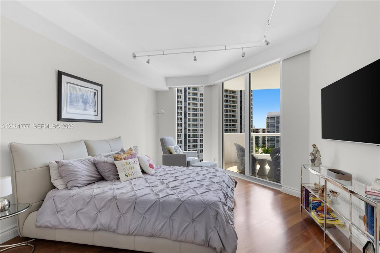 21200 NE Point Pl , Unit 1404, Aventura, FL 33180 Photo