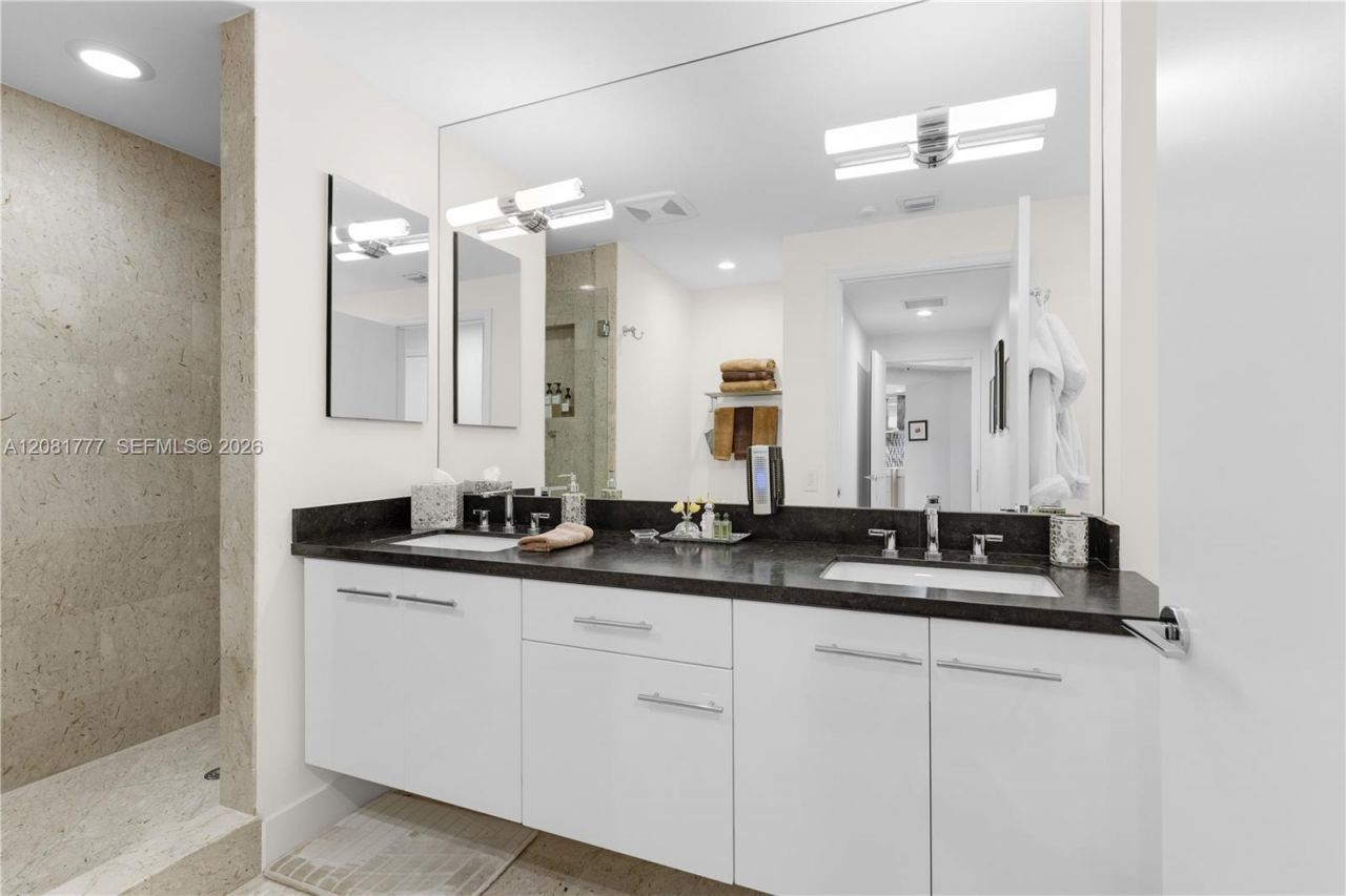 21200 NE Point Pl , Unit 1404, Aventura, FL 33180 Photo