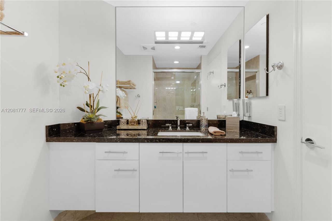 21200 NE Point Pl , Unit 1404, Aventura, FL 33180 Photo