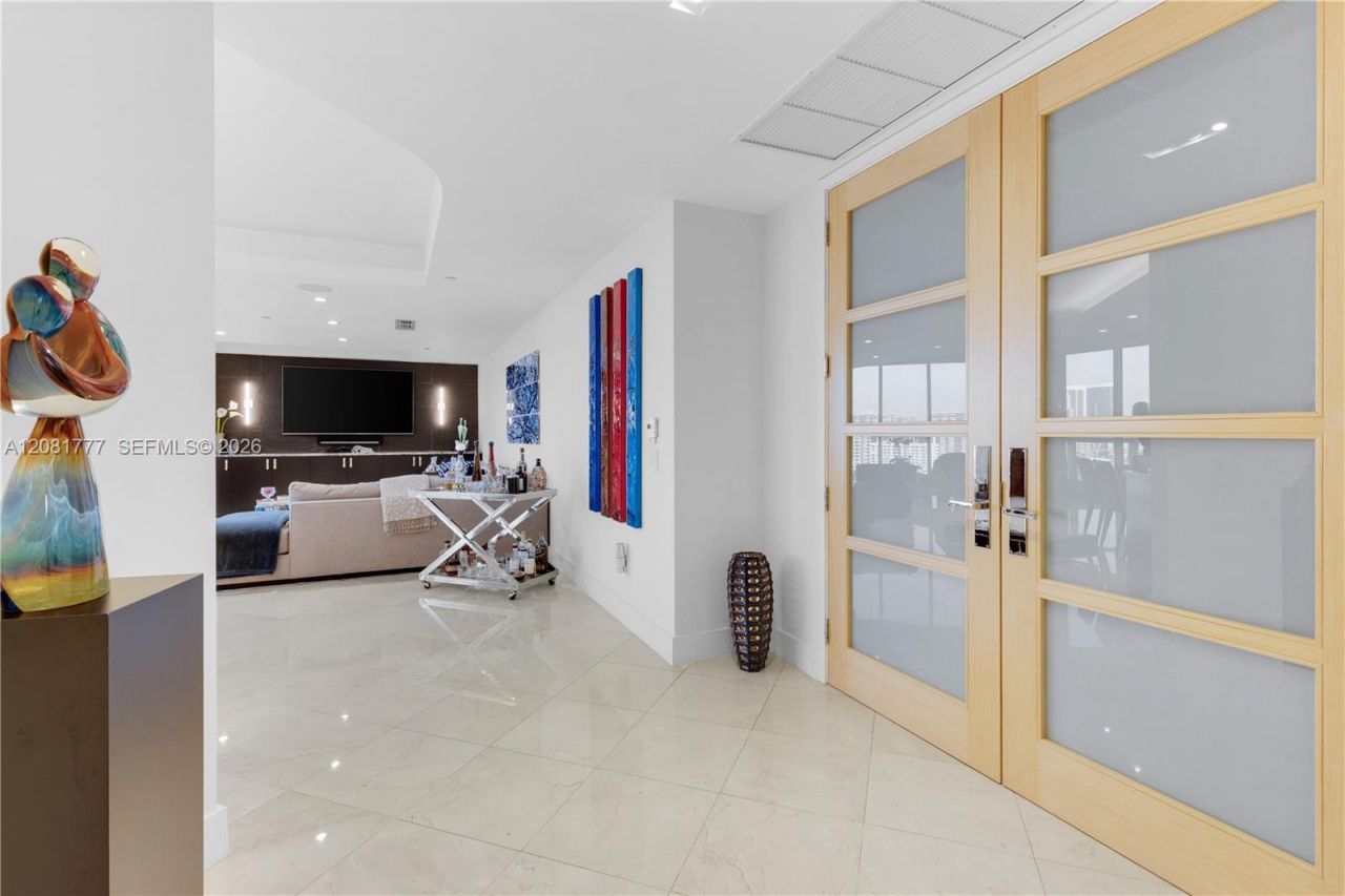 21200 NE Point Pl , Unit 1404, Aventura, FL 33180 Photo