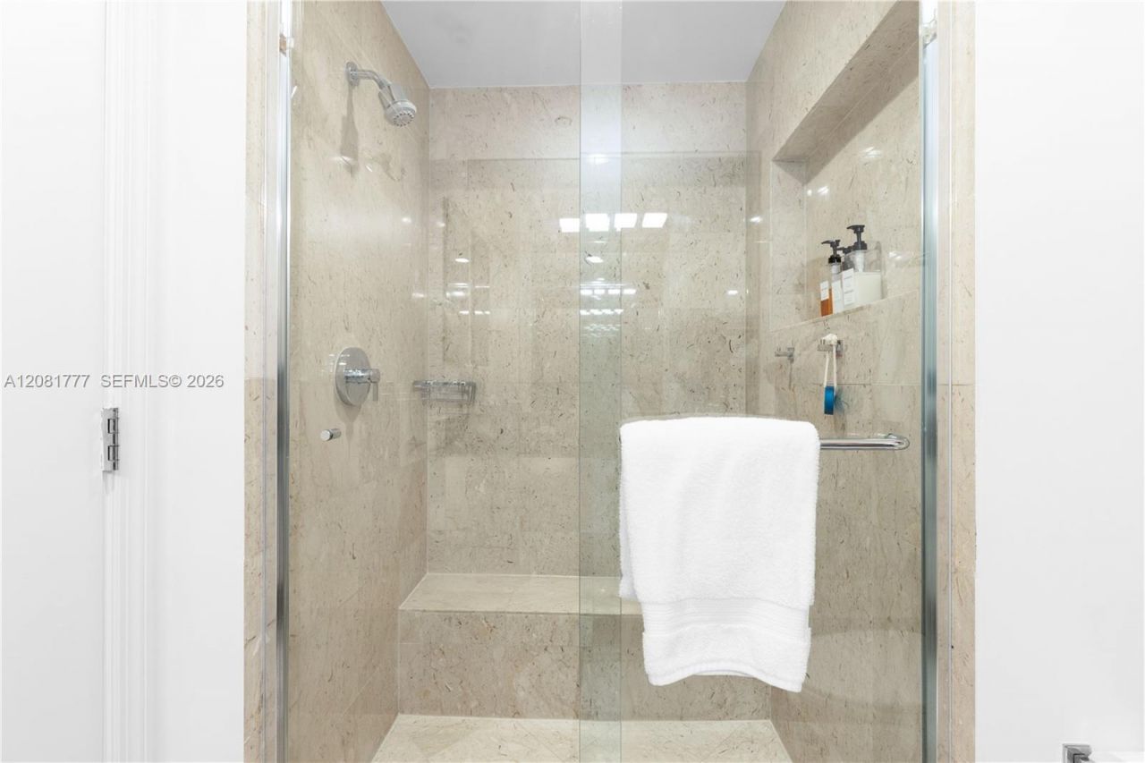 21200 NE Point Pl , Unit 1404, Aventura, FL 33180 Photo