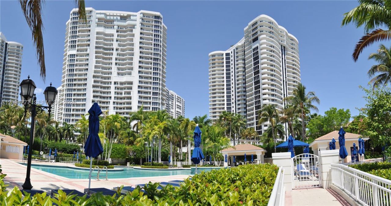 21200 NE Point Pl , Unit 1404, Aventura, FL 33180 Photo