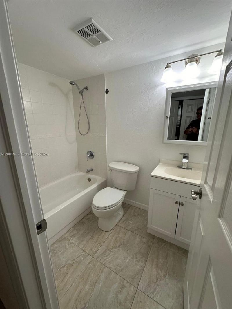 12642 Kenwood , Unit B, Fort Myers, FL 33907 Photo
