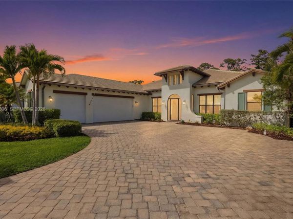 2303 Somerset Pl , Naples, FL 34120