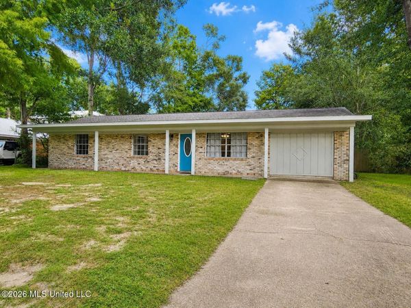 225 Eastland Boulevard, Ocean Springs, MS 39564