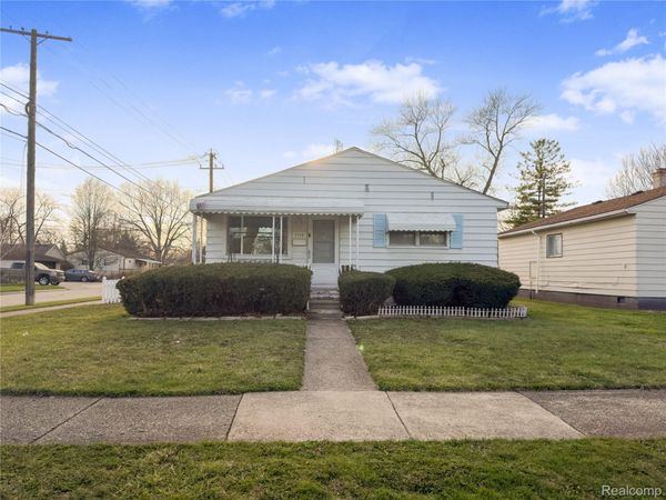 4710 Edgewood Street , Dearborn Heights, Mi 48125