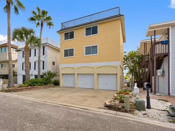 18105 1ST STREET E, REDINGTON SHORES, FL 33708