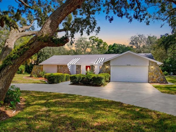 7256 ROYAL OAK DRIVE , SPRING HILL, FL 34607