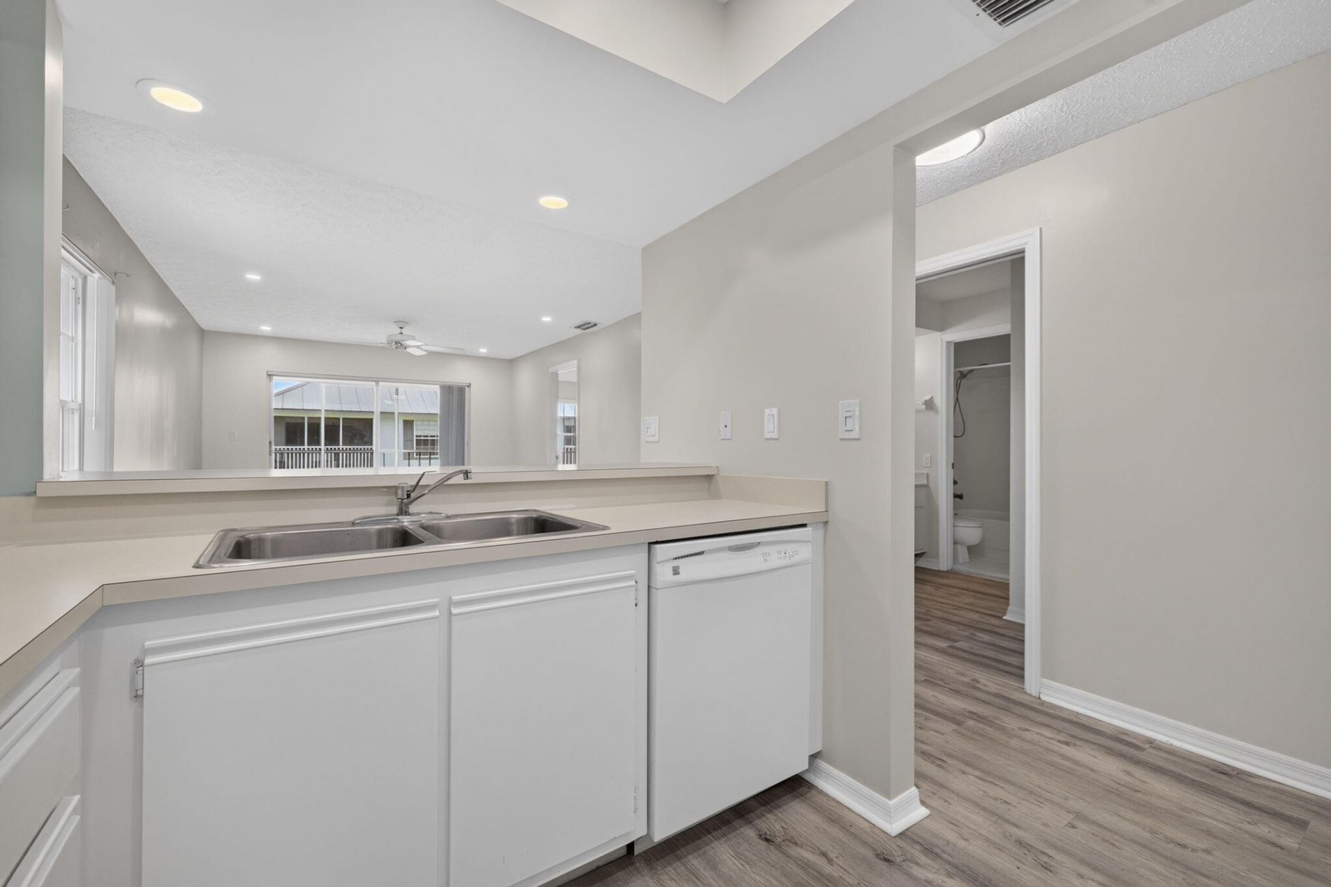 803 SE Central Parkway, Unit 9, Stuart, FL 34994 Photo