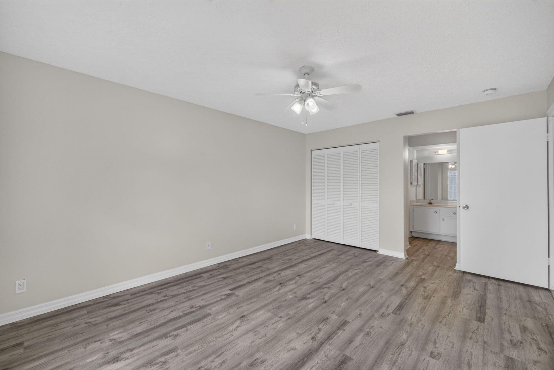 803 SE Central Parkway, Unit 9, Stuart, FL 34994 Photo